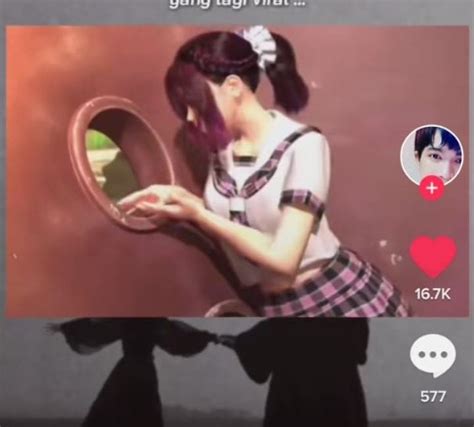 link stuck in the wall girl 3d animation